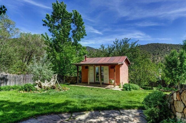 Building Photo - Live in a Piece of Santa Fe’s History – Av...