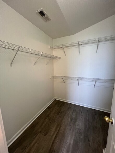 Building Photo - 434 Fernway Dr