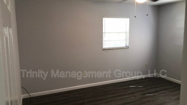 Building Photo - 2240 NE 39th St