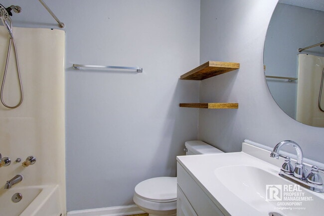 Building Photo - 443 Robin Dr