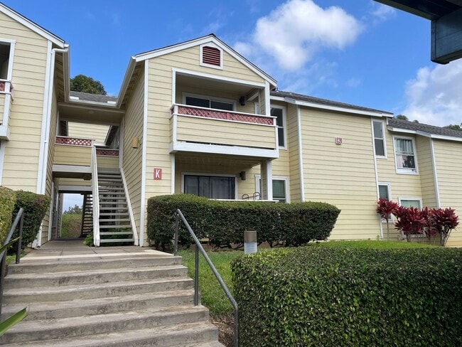 Building Photo - Bello, Erik