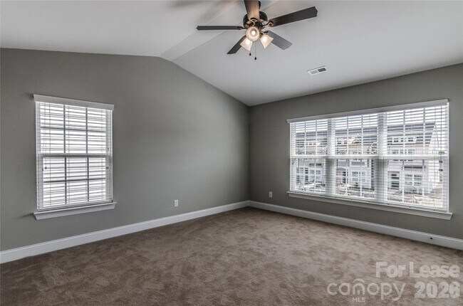 Building Photo - 362 Halton Crossing Dr SW