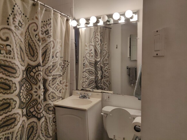 Building Photo - Coolidge Corner Area. In-Unit Washer and D...