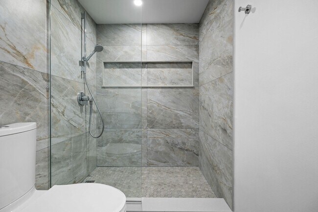 Building Photo - 1243 Beacon St