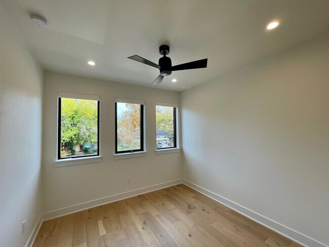 Building Photo - 1309 Palo Duro Rd