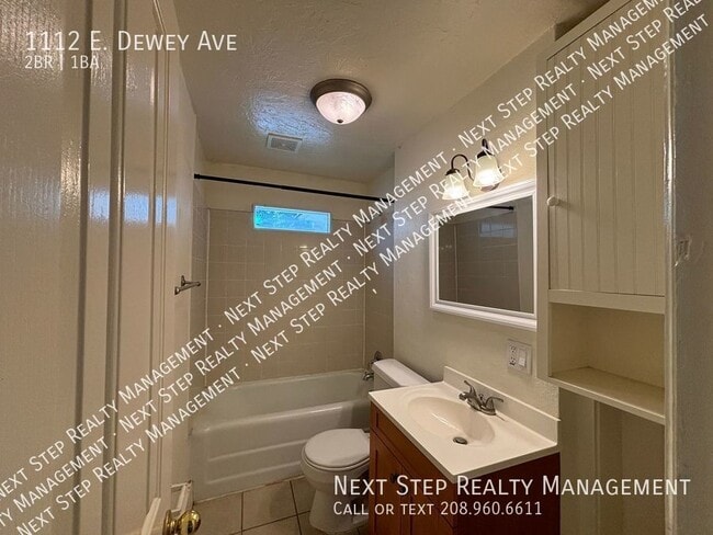 Building Photo - 1112 E Dewey Ave