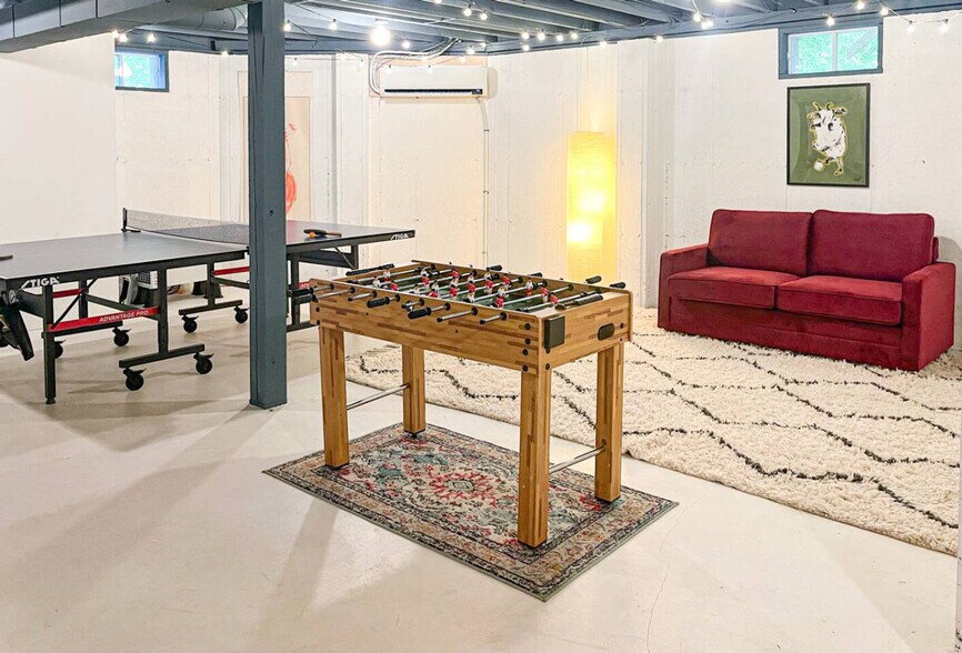 Building Photo - 93 Zych Rd