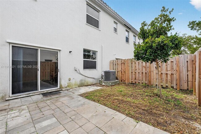 Building Photo - 2619 SE 11th St