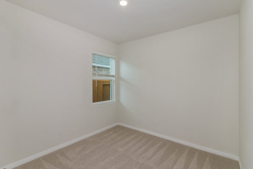 Building Photo - 401 Sunny Highlands Dr