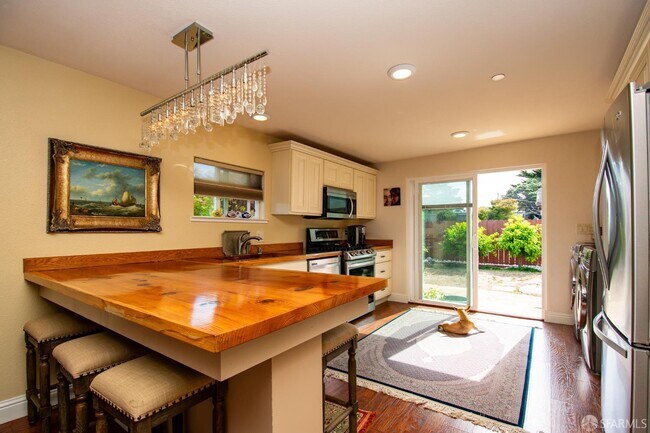 Building Photo - 40 Encina Ave