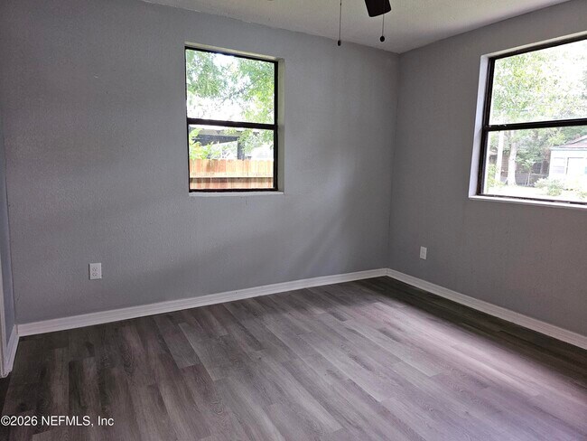 Building Photo - 1407 W 31st St