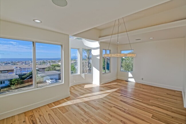 Building Photo - Beautifully Remodeled, 4BR4.5BA Hill Section Home w/ Amazing Panoramic Ocean Views, 3 Decks, Atri...