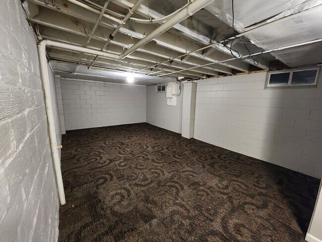 Building Photo - 4 Bedroom Home in Oak Park Area