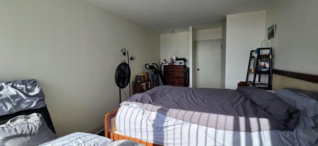 Building Photo - 5415 N Sheridan Rd