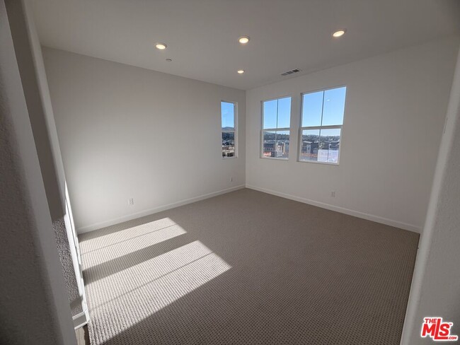 Building Photo - 240 Abacus Ave