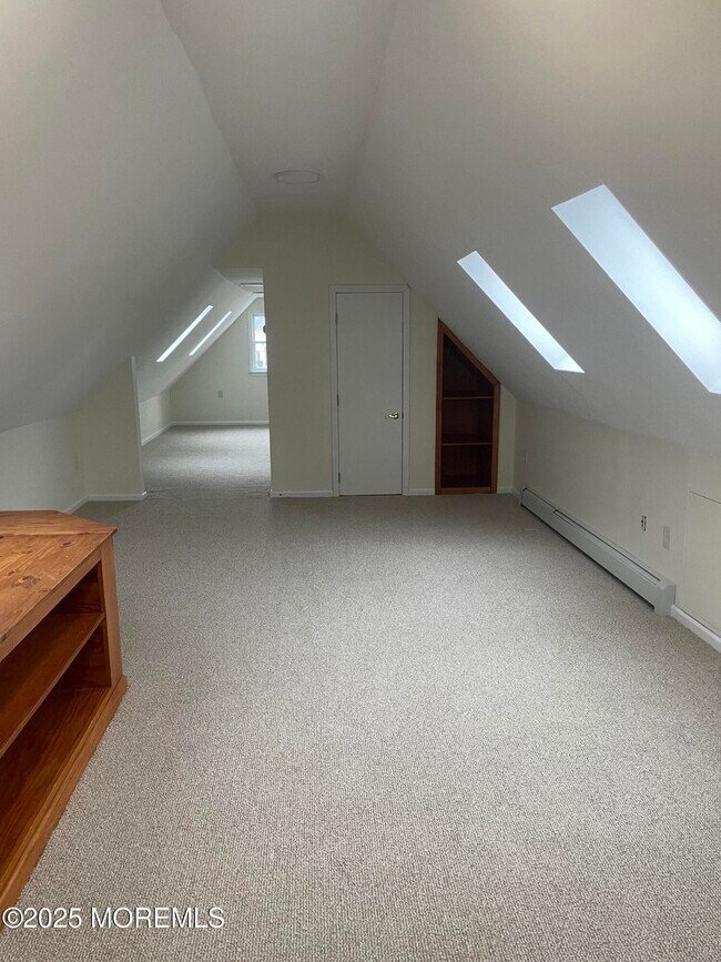 Building Photo - 351 John St