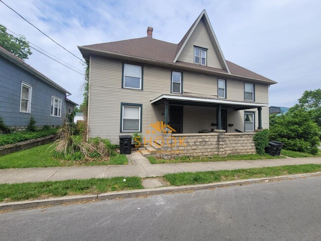 Primary Photo - 104 S 7th St