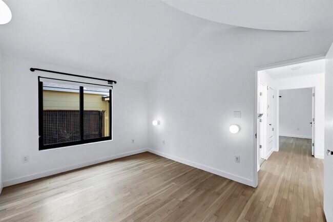 Building Photo - 5207 Avenue F