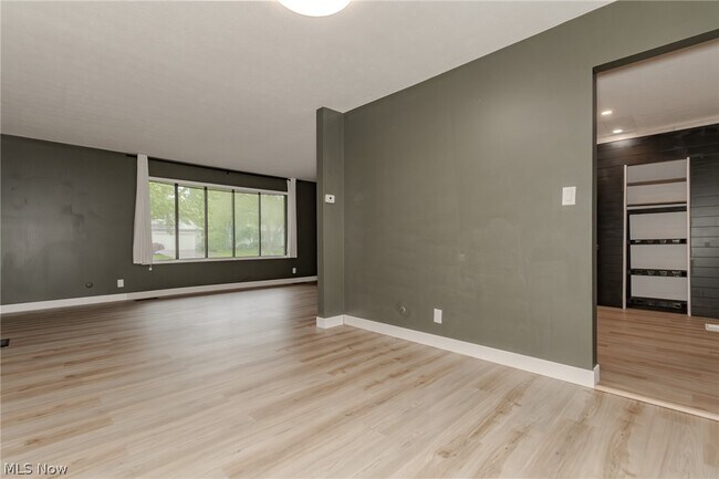 Building Photo - 8806 Norwood Dr