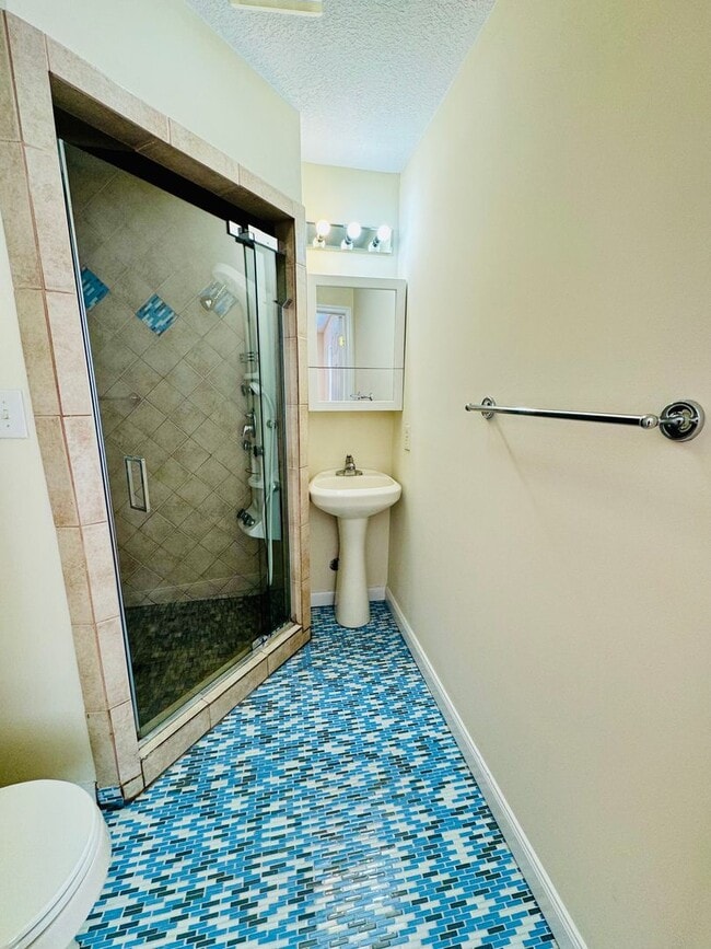 Building Photo - Duplex for Rent in TA school District