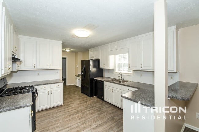 Building Photo - 741 Simon Park Cir
