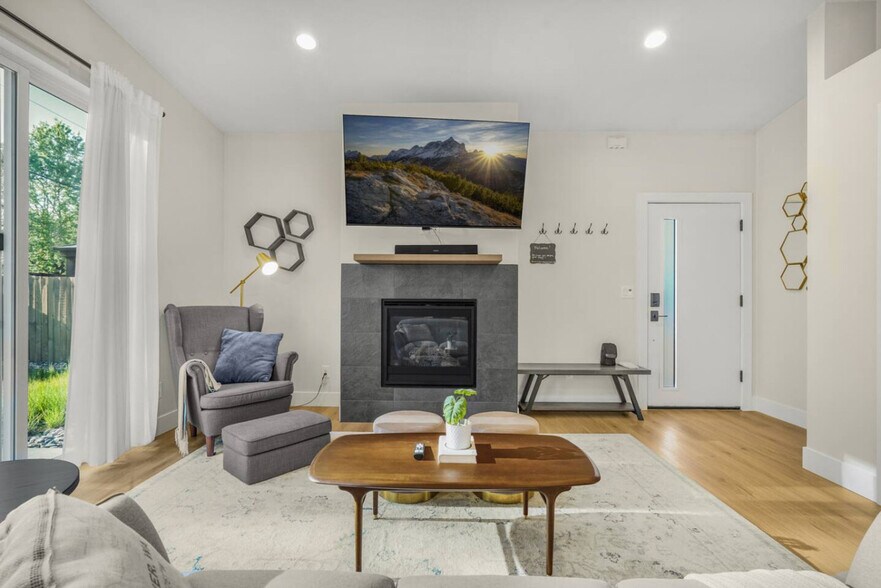 Building Photo - 15206 NE 96th St