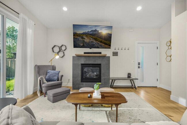 Building Photo - 15206 NE 96th St