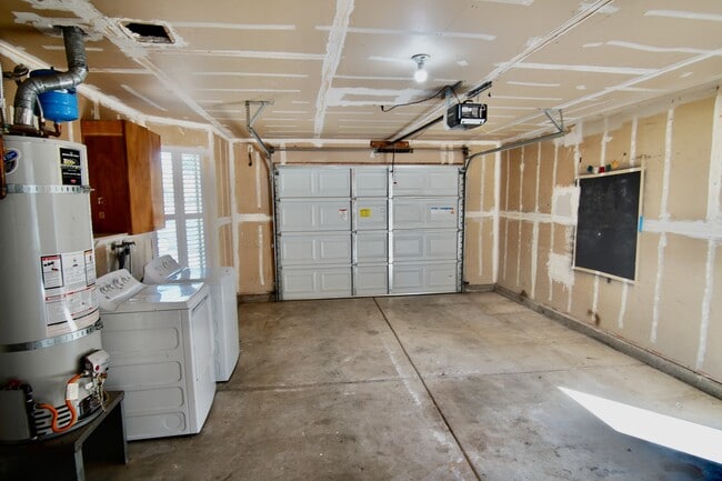 Building Photo - 4400 Sunrise Ct