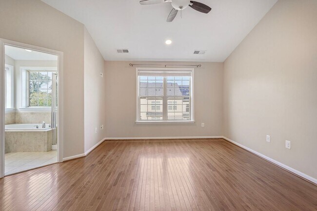 Building Photo - 102 Vista Knoll Dr