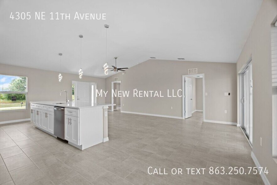 Building Photo - 4305 NE 11th Ave