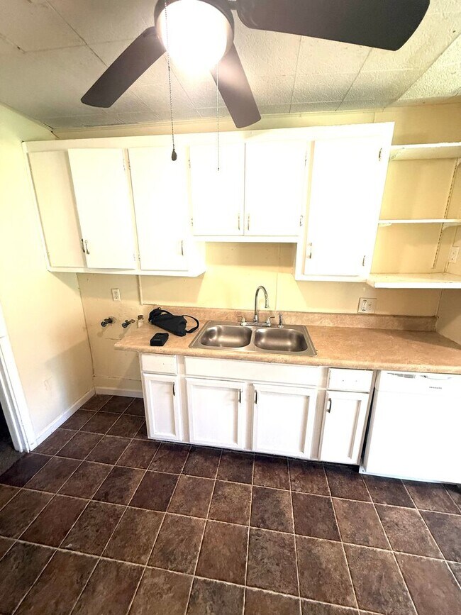 Building Photo - ** 3 Bed 1 Bath located off Woodley Road ** Call 334-366-9198 to schedule a showing