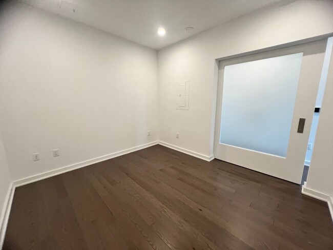 Building Photo - Stunning 1 Huge Den/1 Full BA Den Condo in...