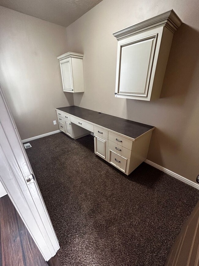 Building Photo - 3 Bedroom 2.5 Half Bath Home in Tuscany Vi...