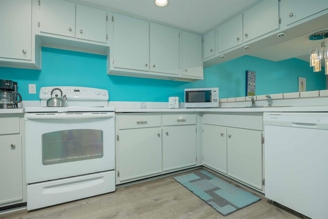 Building Photo - 8130 A1A S