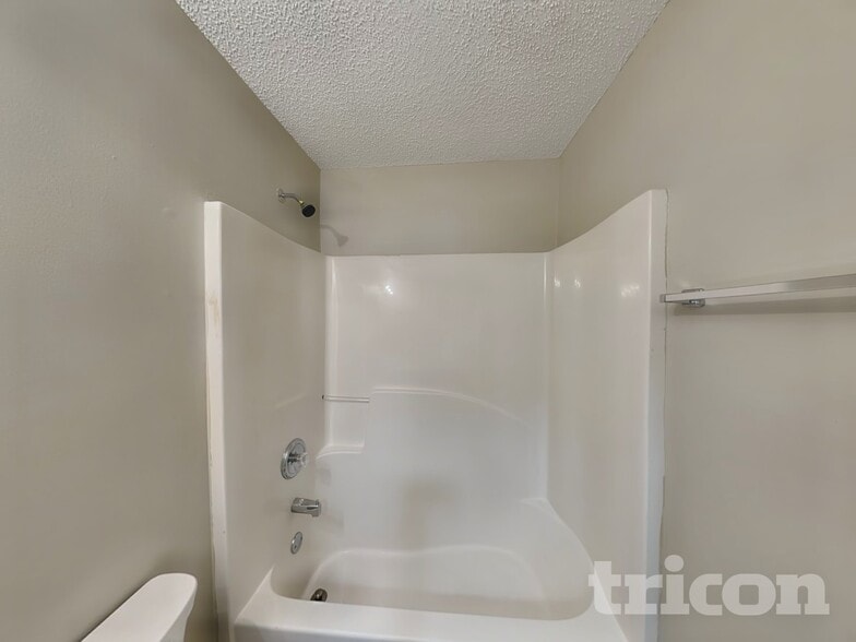 Building Photo - 535 Brentwood Blvd