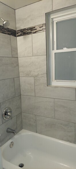 Building Photo - 5812 Eads St NE