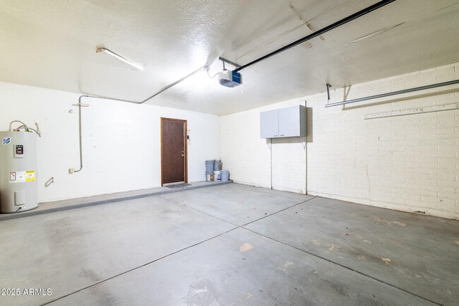 Building Photo - 2847 E Acoma Dr