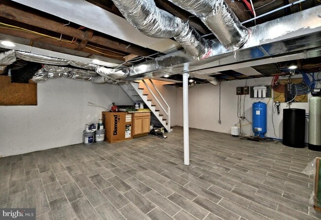 Building Photo - 942 Valley Rd