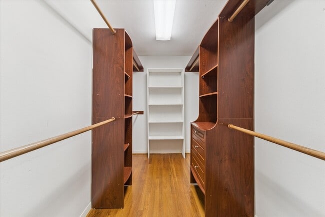 Building Photo - 1063 W 43rd St