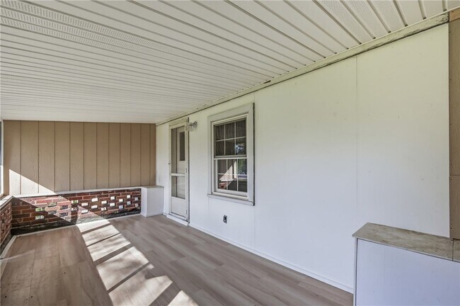 Building Photo - 1060 S Hermitage Rd