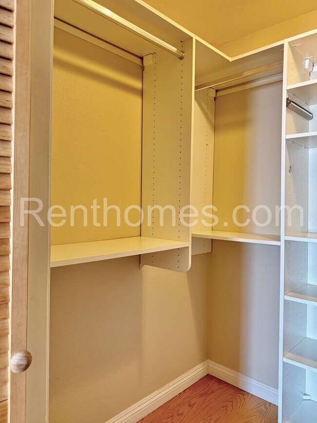 Building Photo - 8308 Regents Rd