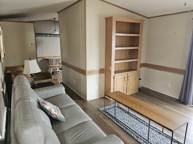 Building Photo - 279 Tricycle Hill Ln