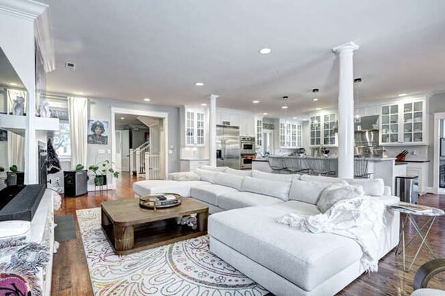 Building Photo - Beautiful Luxury Home Available in Boulder