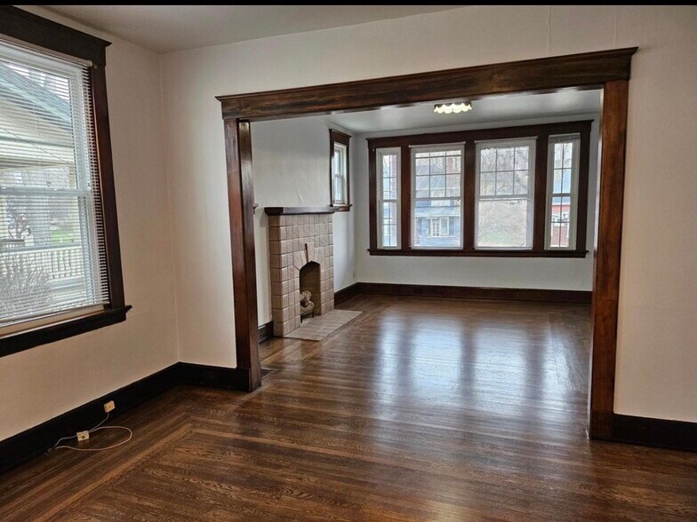 Building Photo - 1147 Halpin Ave