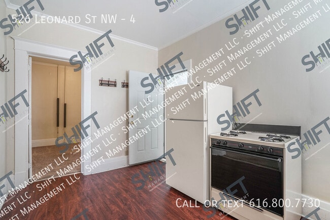 Building Photo - 526 Leonard St NW