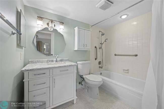 Building Photo - 4701 Martinique Dr