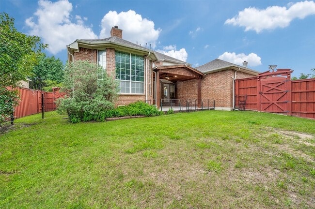 Building Photo - 7444 Primrose Dr