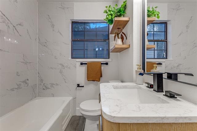 Building Photo - 5848 Kenwood Ave