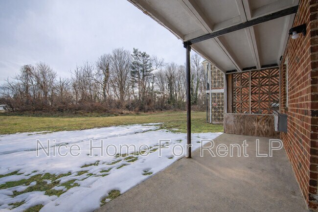 Building Photo - 20 Fort Sumpter Rd