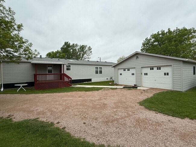 Building Photo - ~APPLICATIONS PENDING~ 3 Bedroom, 2 Bath H...